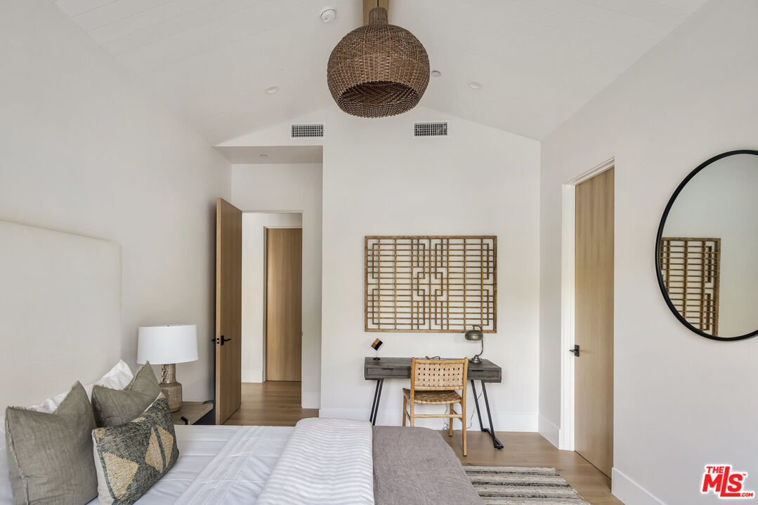 196 S Greenfield Ave