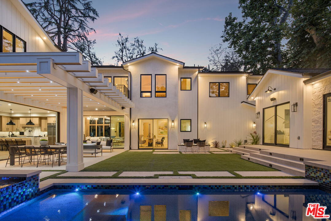 196 S Greenfield Ave