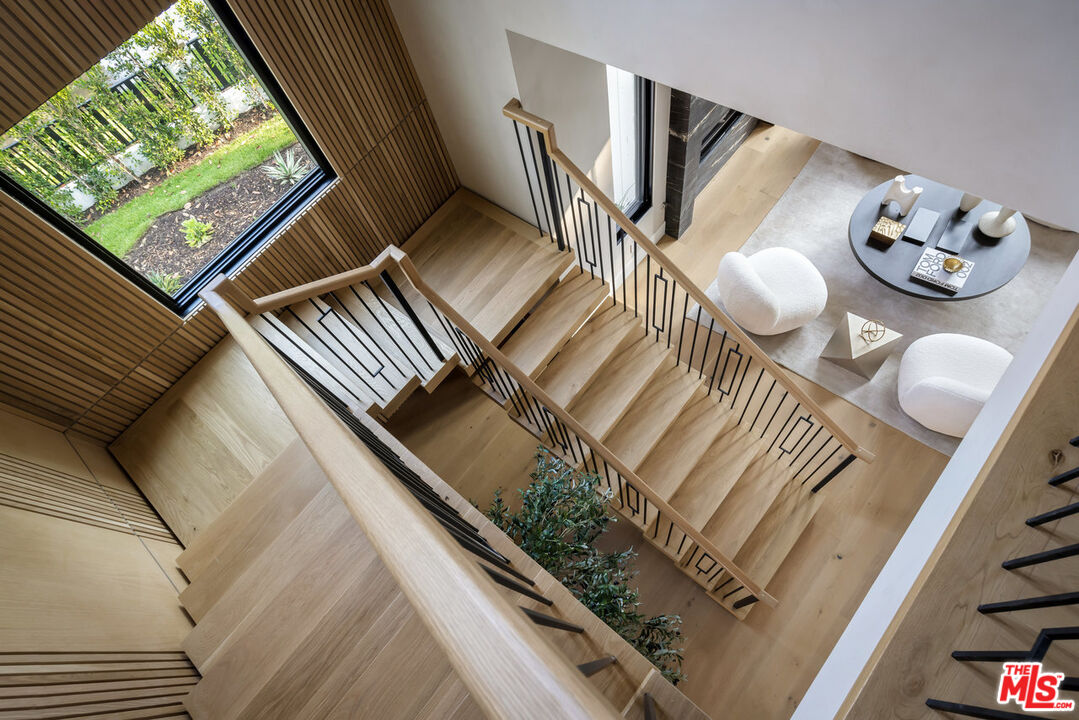 196 S Greenfield Ave