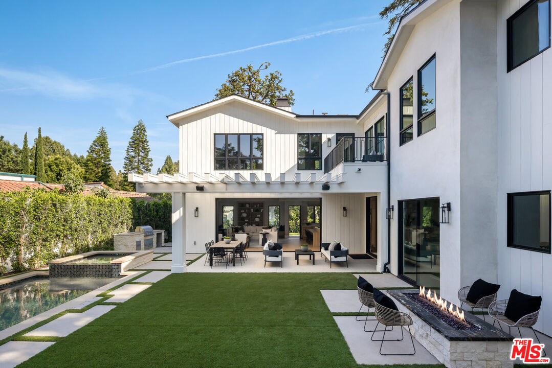 196 S Greenfield Ave