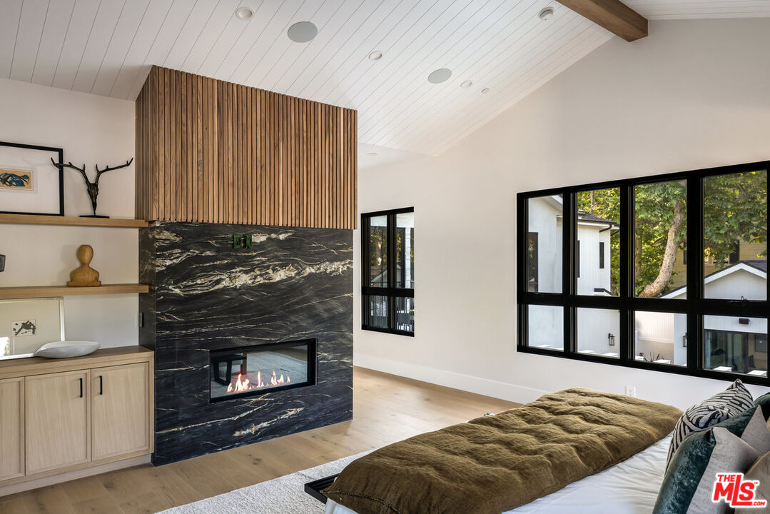 196 S Greenfield Ave