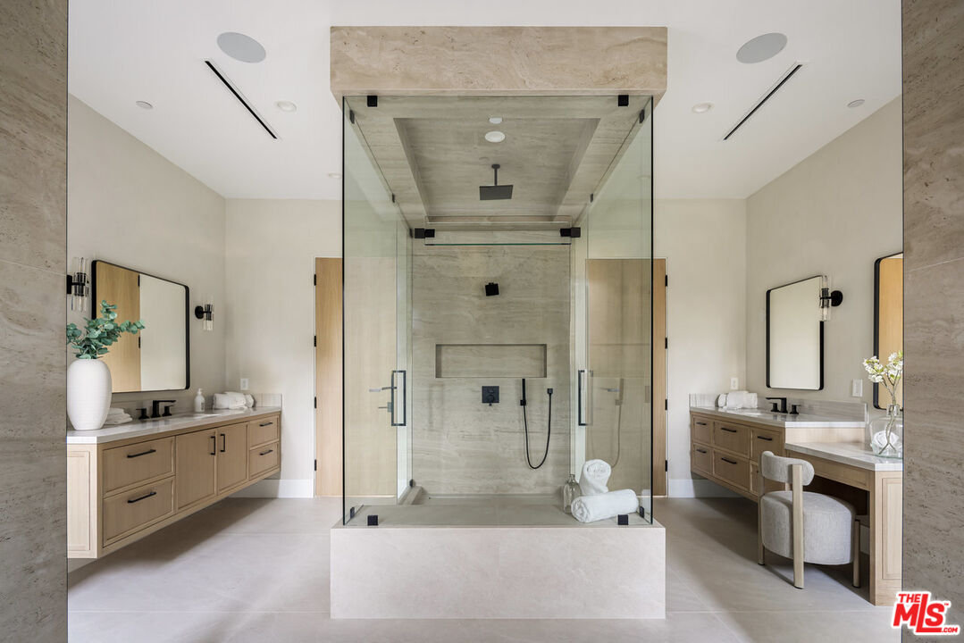 196 S Greenfield Ave