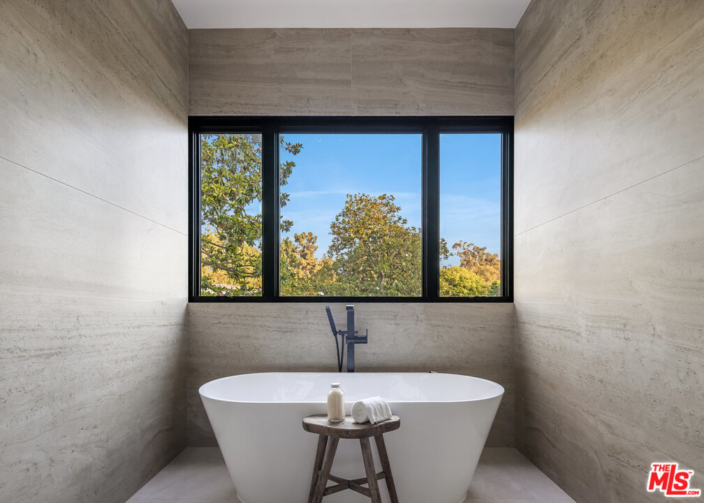 196 S Greenfield Ave