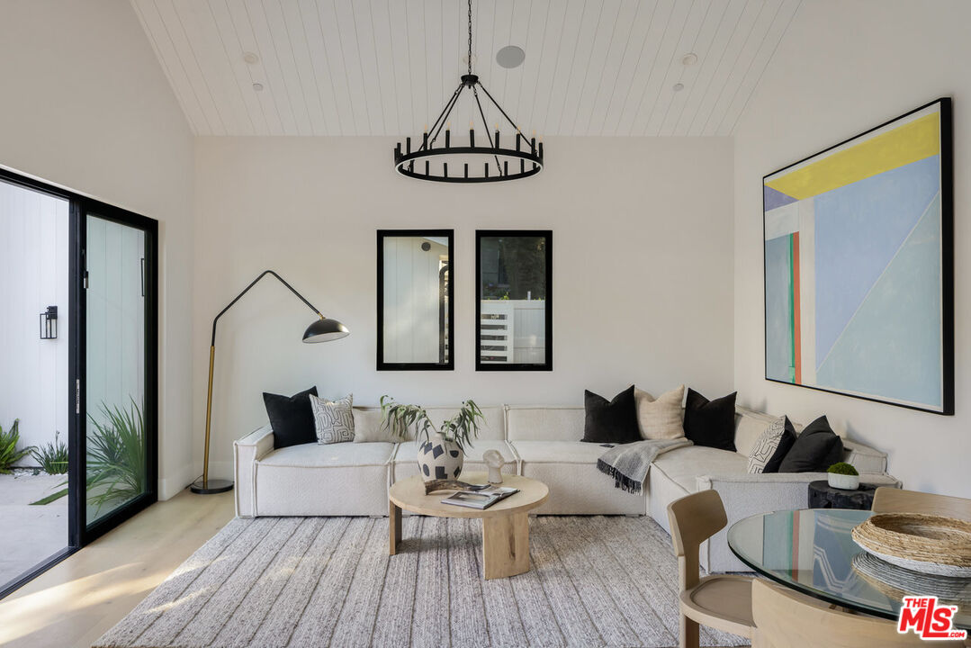 196 S Greenfield Ave