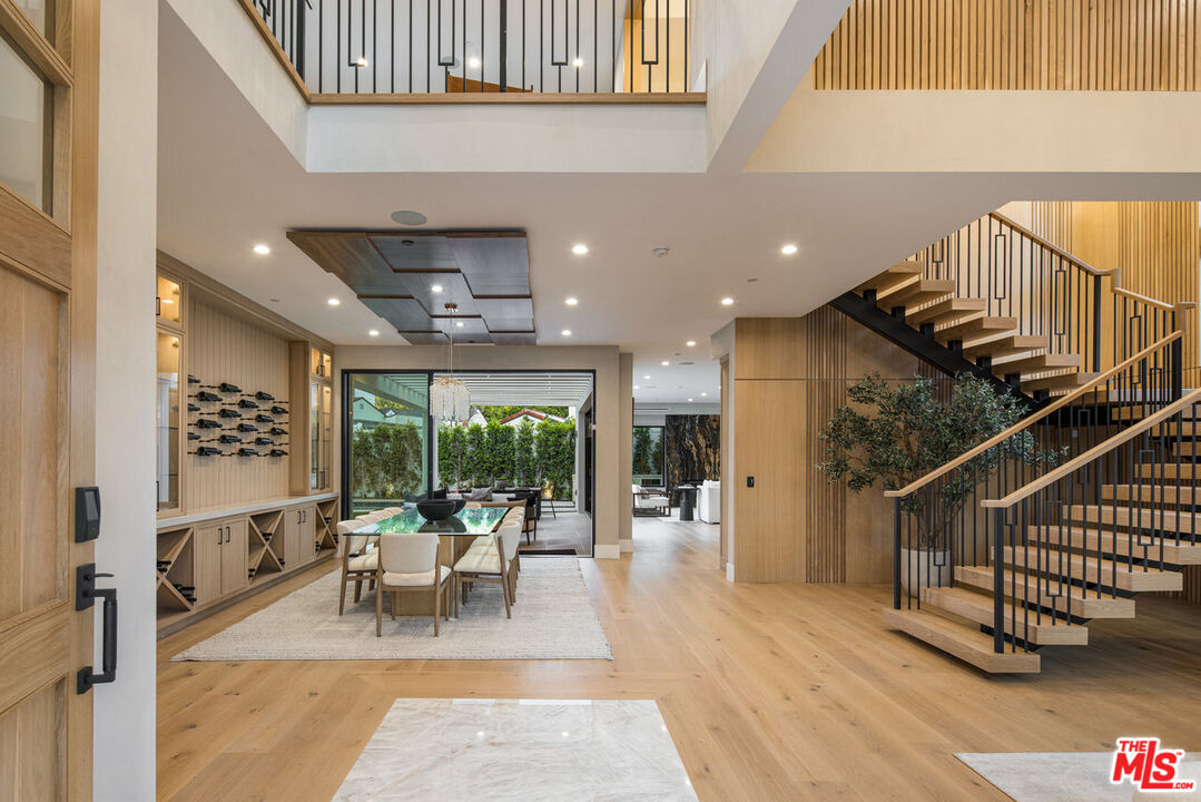 196 S Greenfield Ave