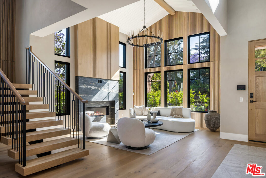 196 S Greenfield Ave