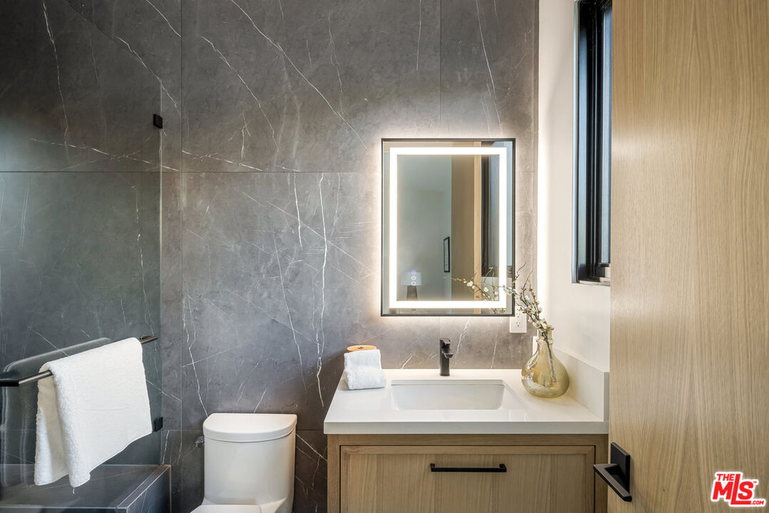 196 S Greenfield Ave