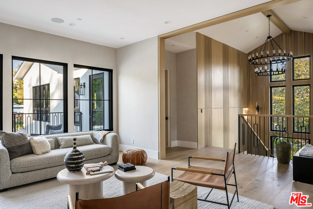 196 S Greenfield Ave