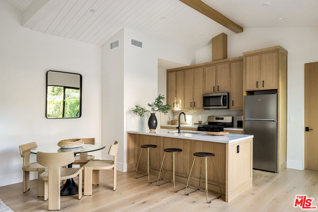 196 S Greenfield Ave