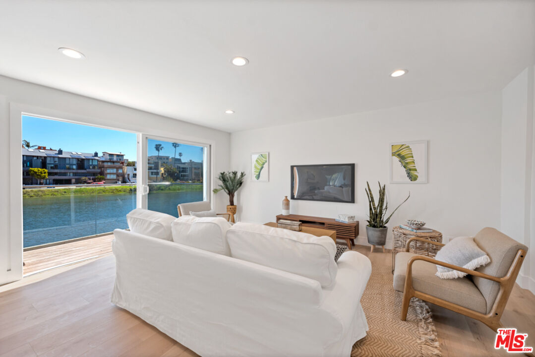 6400 Pacific Ave Unit: 104