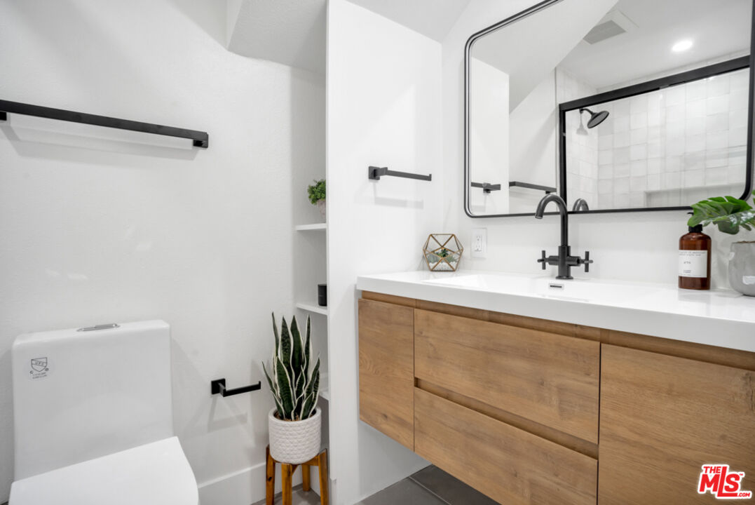 6400 Pacific Ave Unit: 104