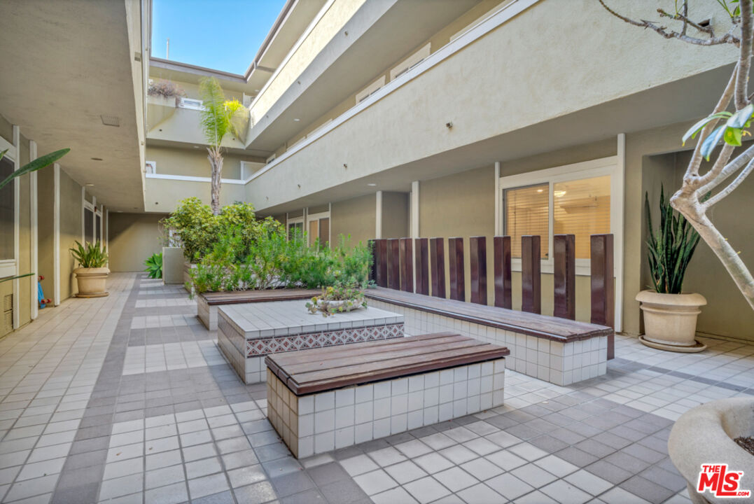 6400 Pacific Ave Unit: 104