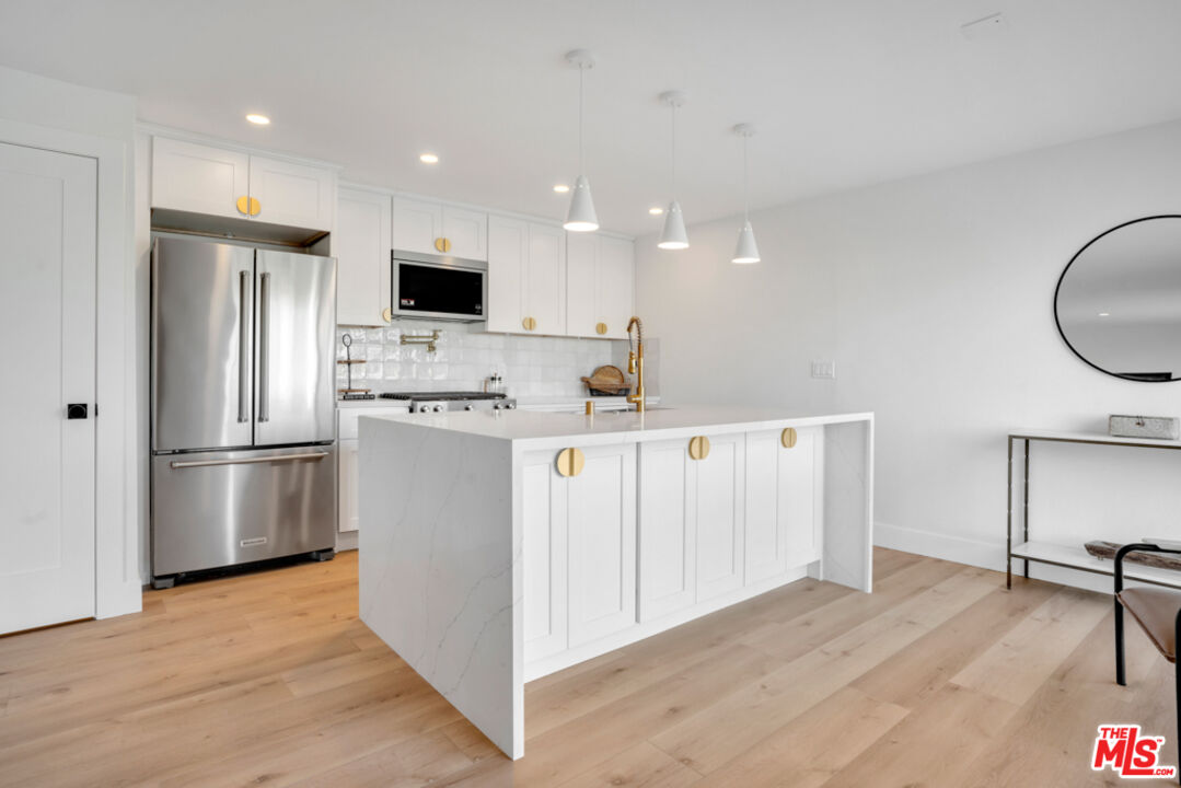 6400 Pacific Ave Unit: 104