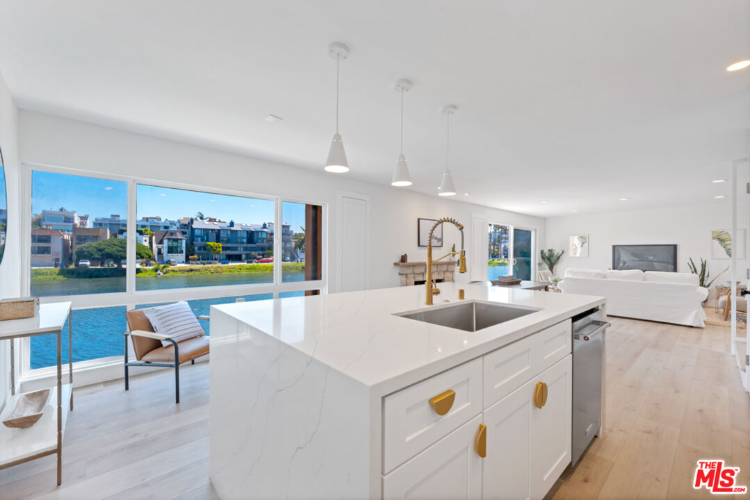 6400 Pacific Ave Unit: 104