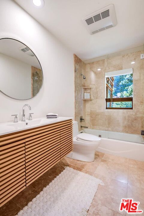 3600 Mandeville Canyon Rd