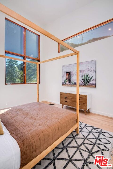 3600 Mandeville Canyon Rd