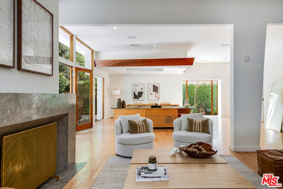 3600 Mandeville Canyon Rd