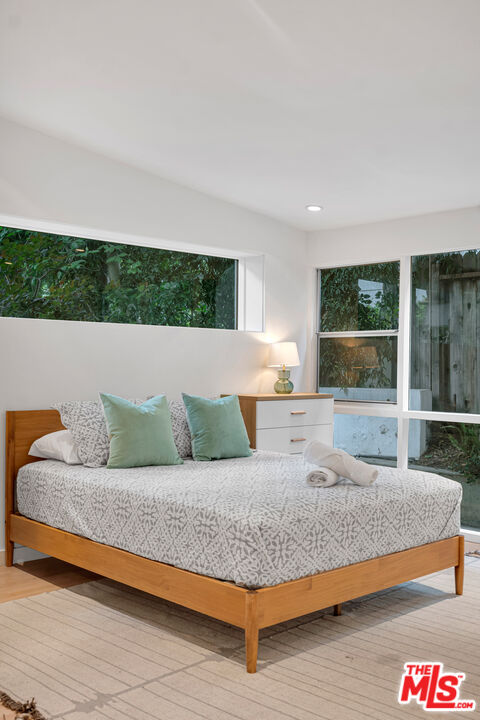 3600 Mandeville Canyon Rd