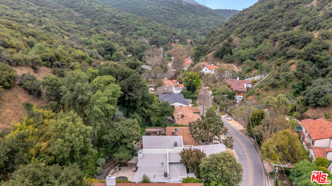 3600 Mandeville Canyon Rd