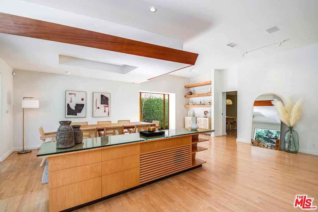 3600 Mandeville Canyon Rd