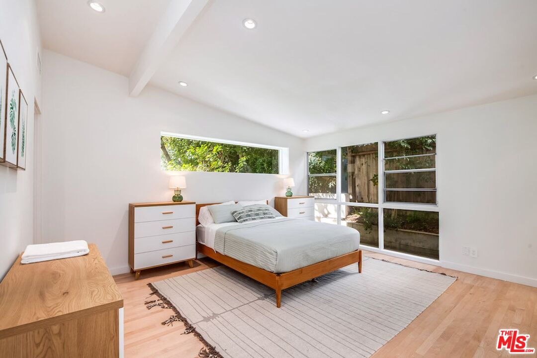 3600 Mandeville Canyon Rd