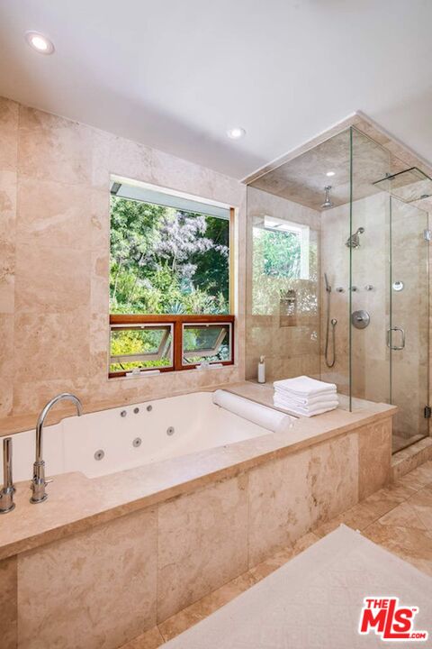 3600 Mandeville Canyon Rd