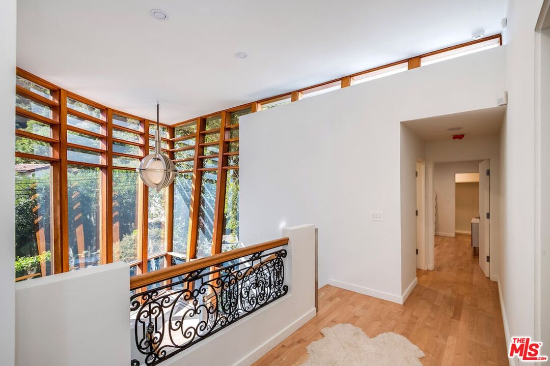 3600 Mandeville Canyon Rd