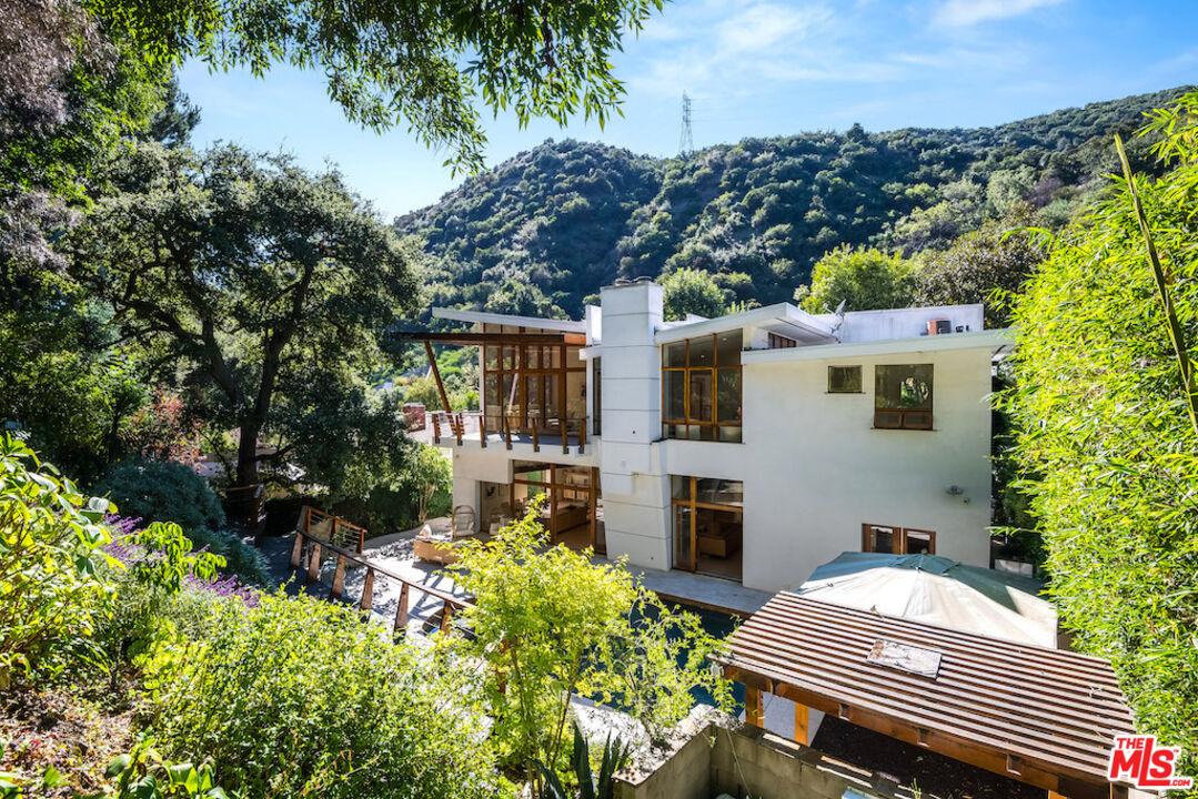 3600 Mandeville Canyon Rd