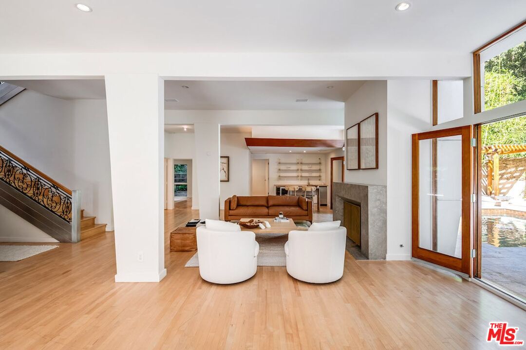 3600 Mandeville Canyon Rd