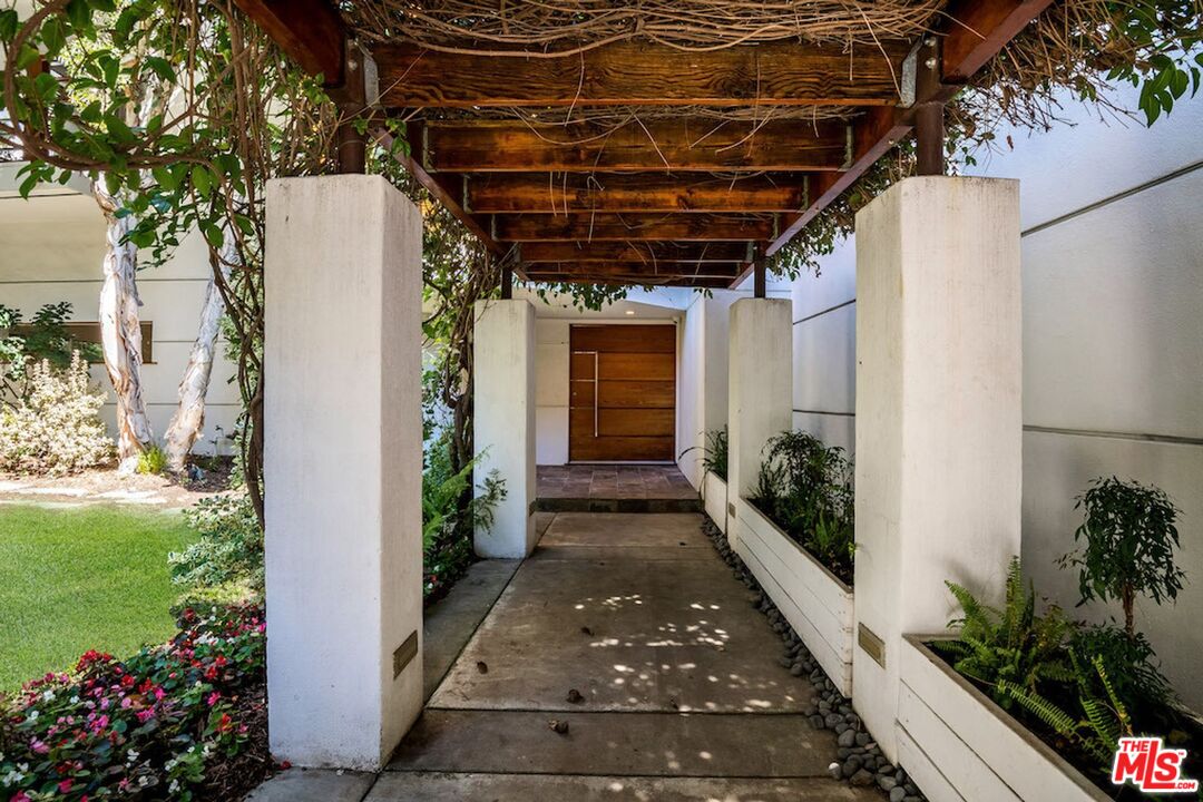 3600 Mandeville Canyon Rd