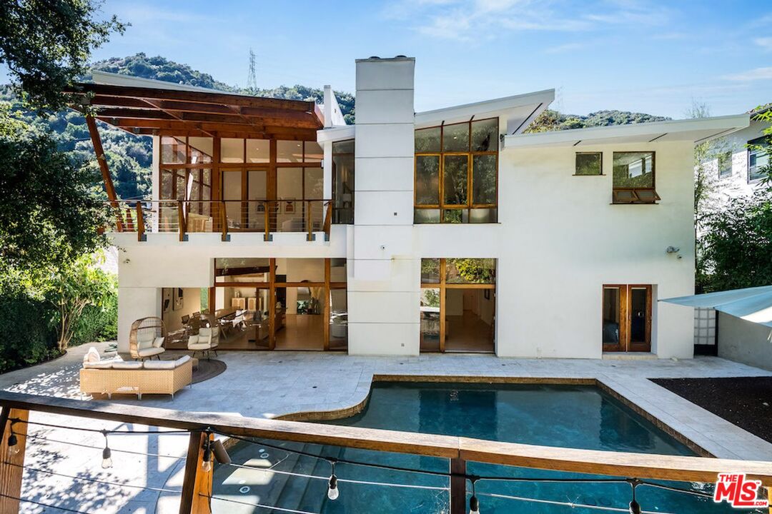 3600 Mandeville Canyon Rd