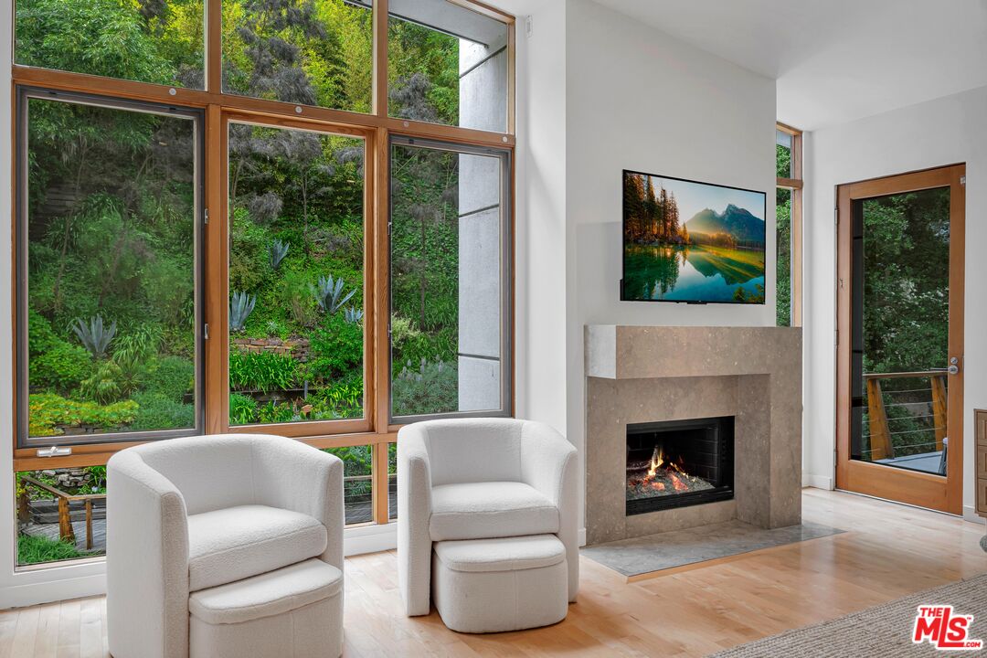 3600 Mandeville Canyon Rd