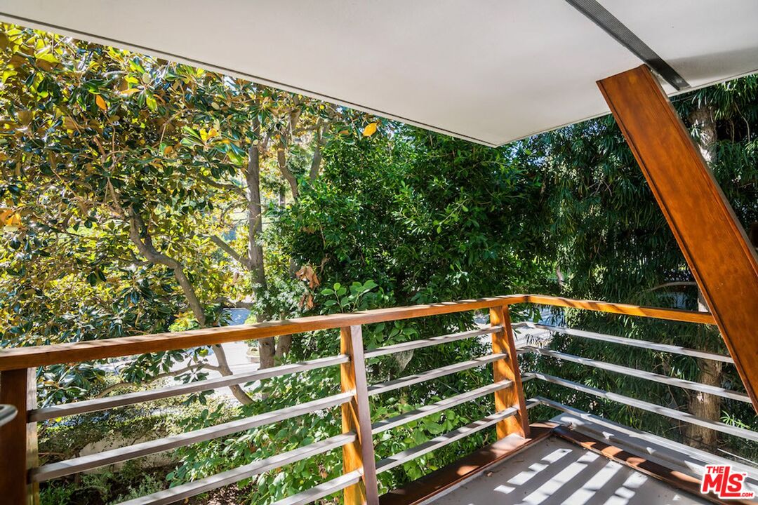 3600 Mandeville Canyon Rd