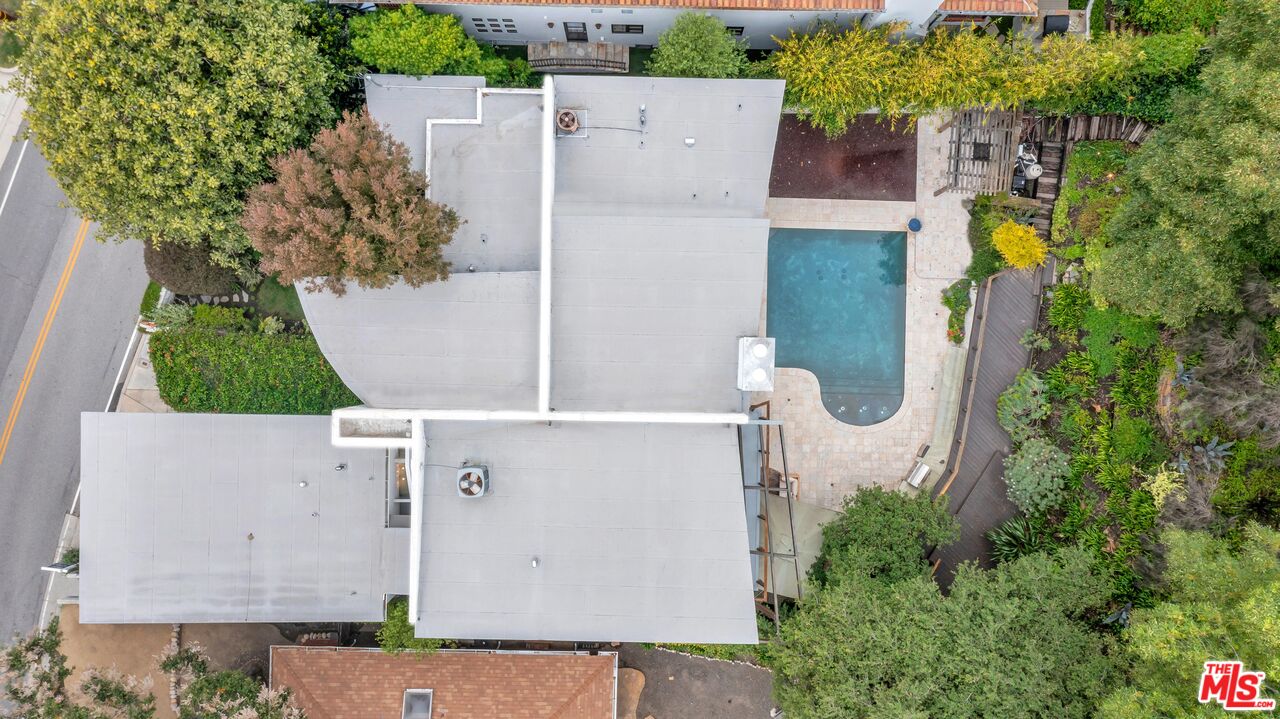 3600 Mandeville Canyon Rd