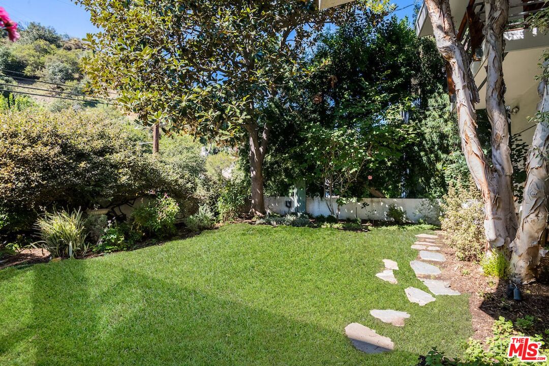 3600 Mandeville Canyon Rd