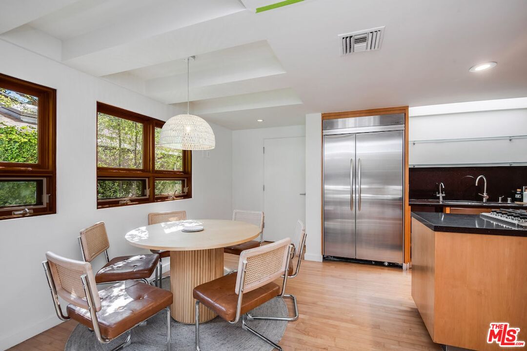 3600 Mandeville Canyon Rd