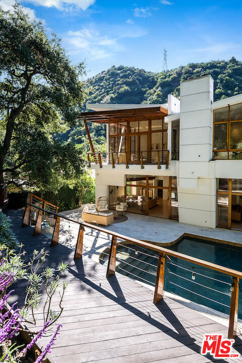 3600 Mandeville Canyon Rd