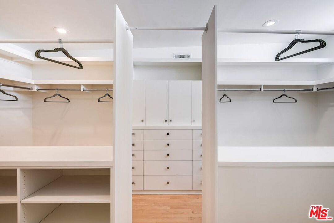 3600 Mandeville Canyon Rd