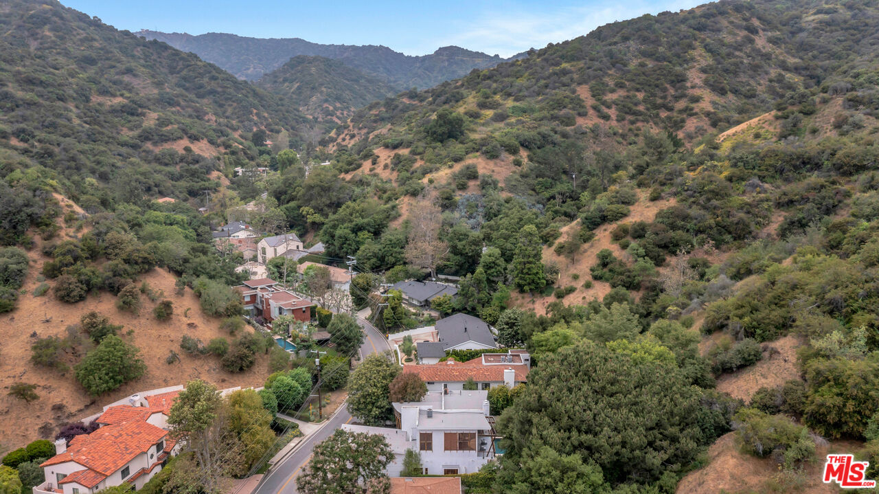 3600 Mandeville Canyon Rd