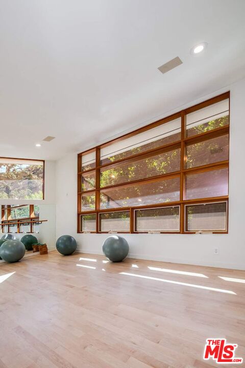 3600 Mandeville Canyon Rd