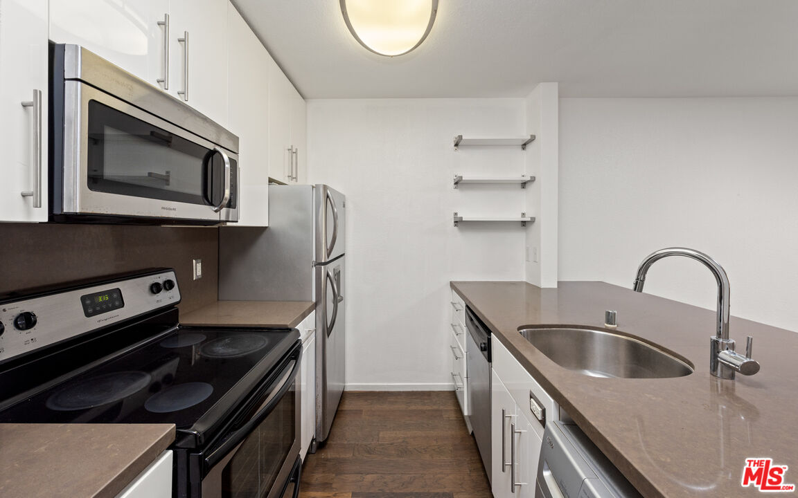 141 S Clark Dr 404