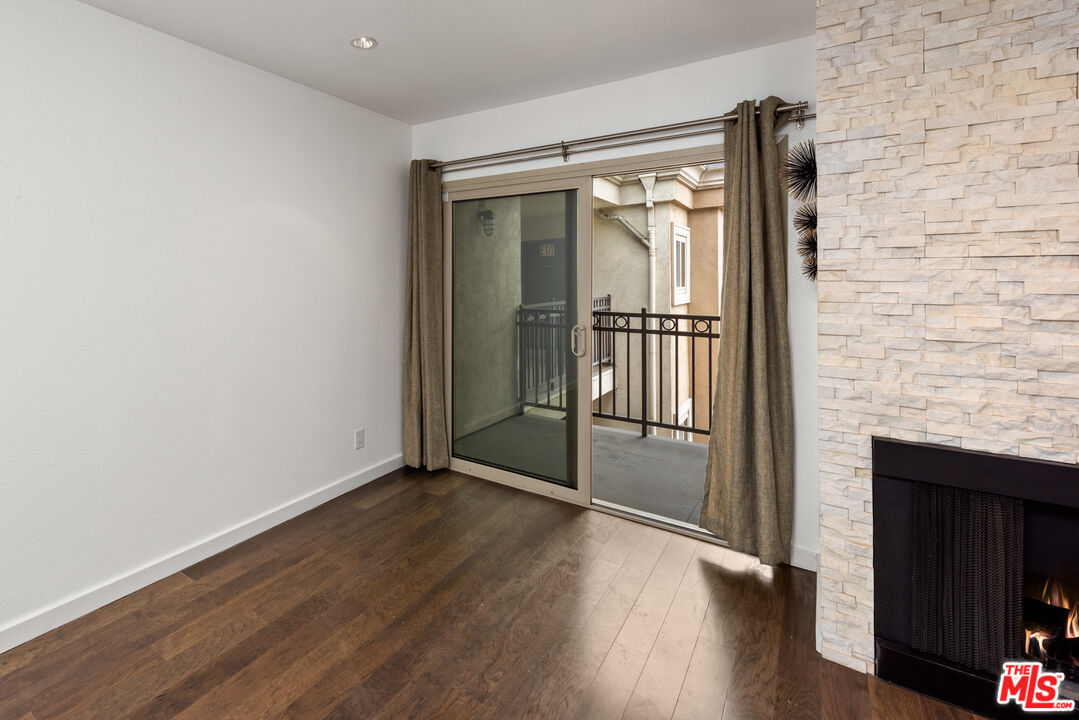 141 S Clark Dr 404