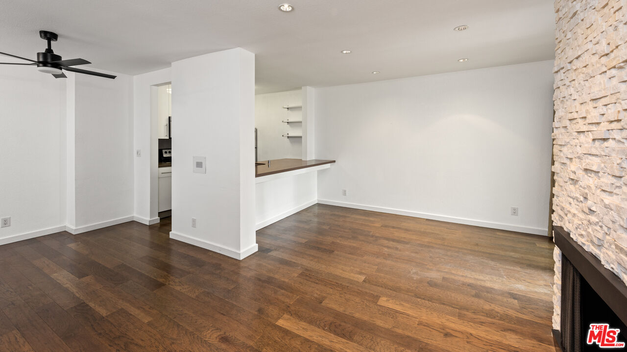 141 S Clark Dr 404