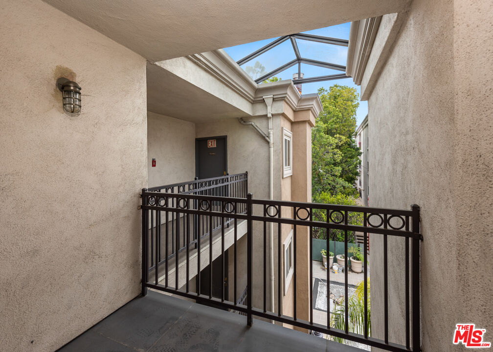 141 S Clark Dr 404