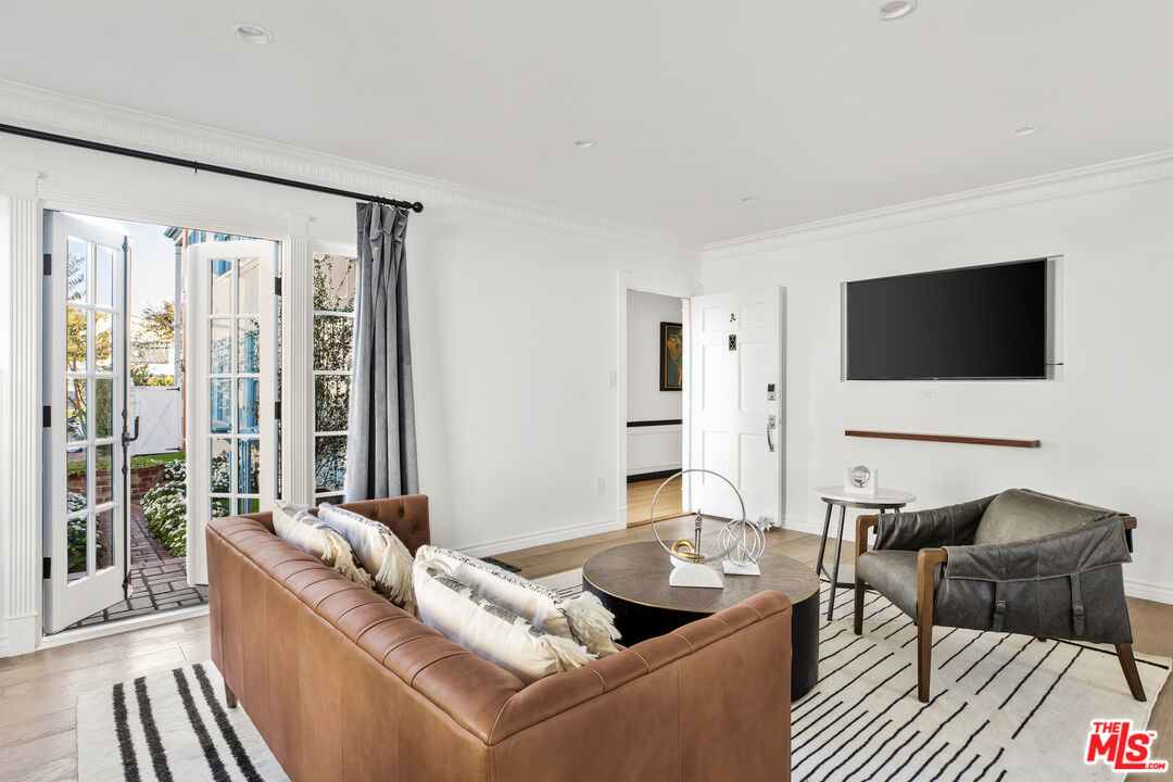 133 S Roxbury Dr Unit: A