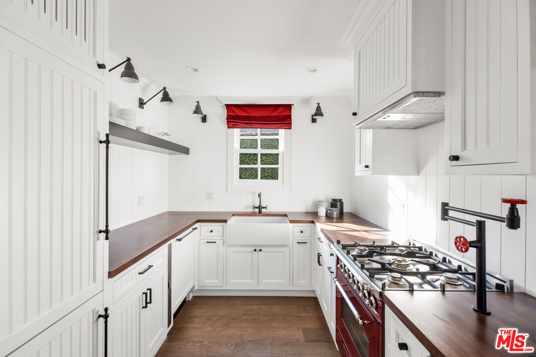 133 S Roxbury Dr Unit: A