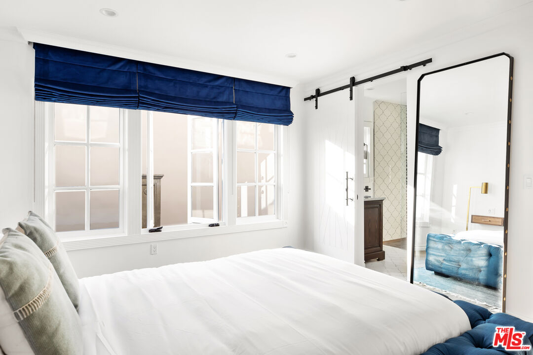 133 S Roxbury Dr Unit: A