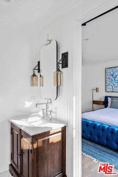 133 S Roxbury Dr Unit: A