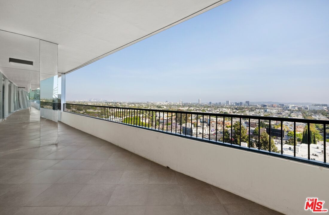 1100 Alta Loma Rd Unit: 1105