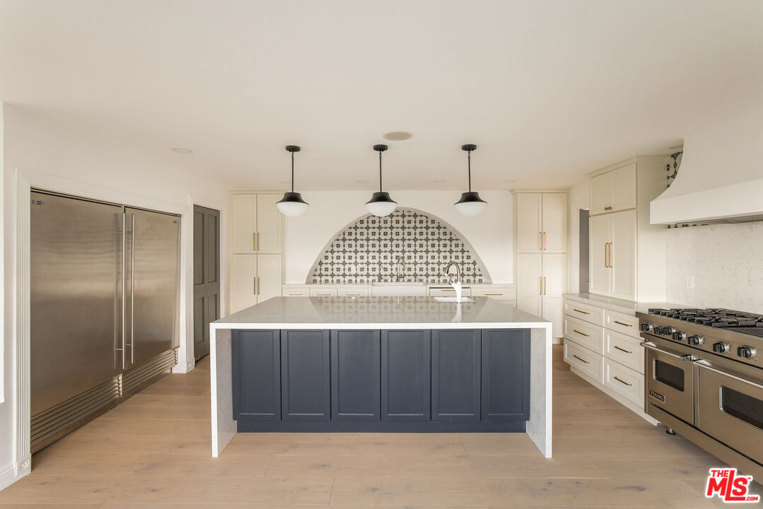 9315 Beverly Crest Dr